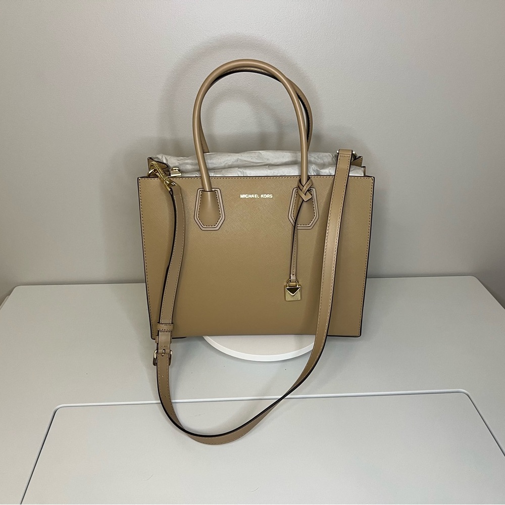 BNWT Michael Kors Large Mercer tote in Camel
